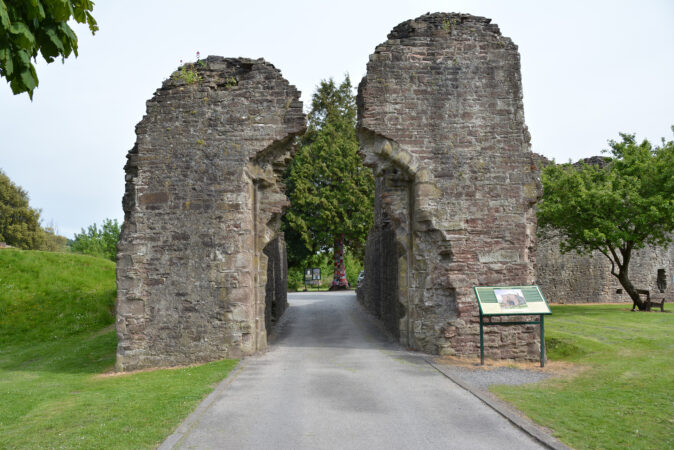 Abergavenny Castle gate